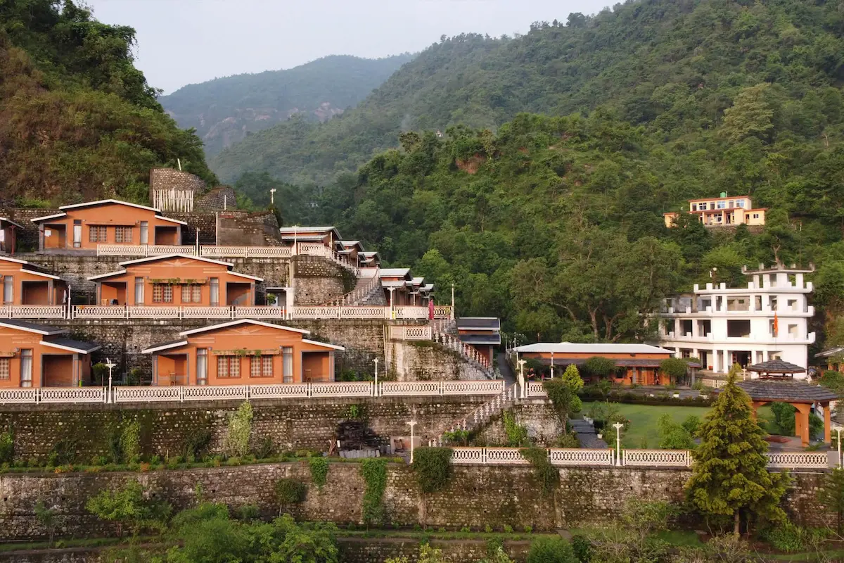 Himalayan retreat hero