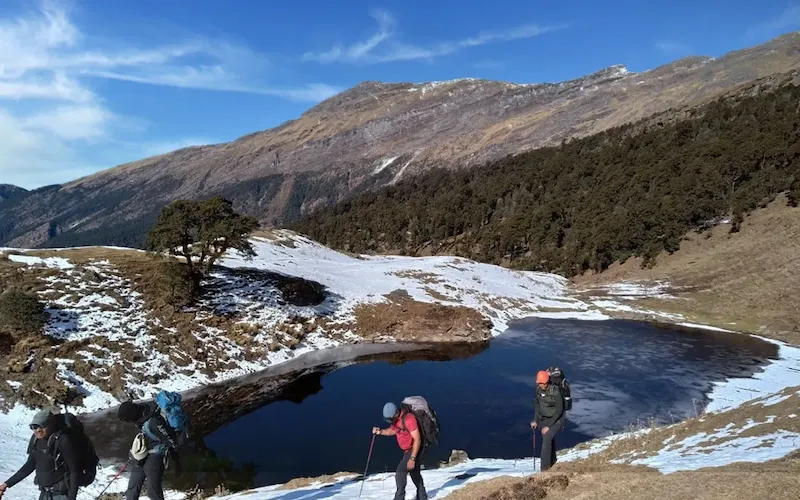 Snow ridge above treeline on the Brahmatal winter trek