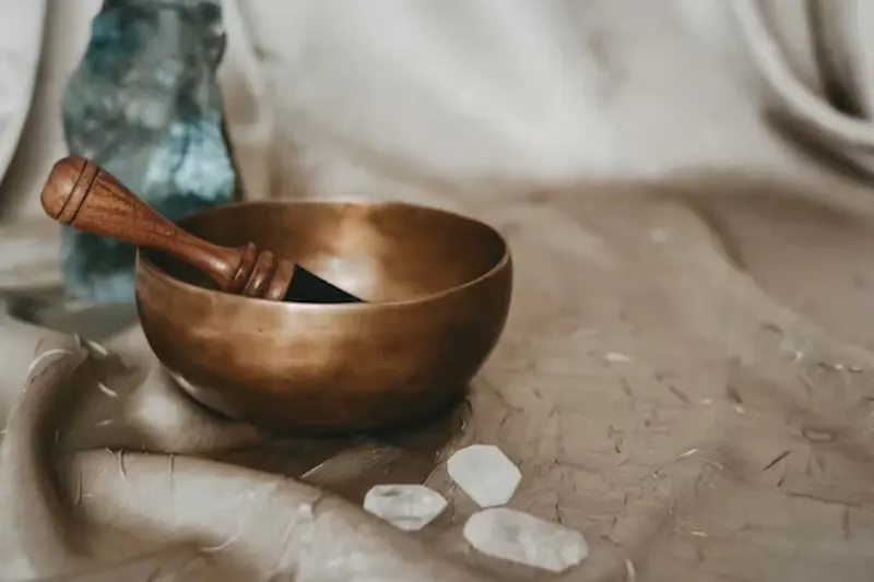 Sound healing retreat with singing bowls in the Himalayas