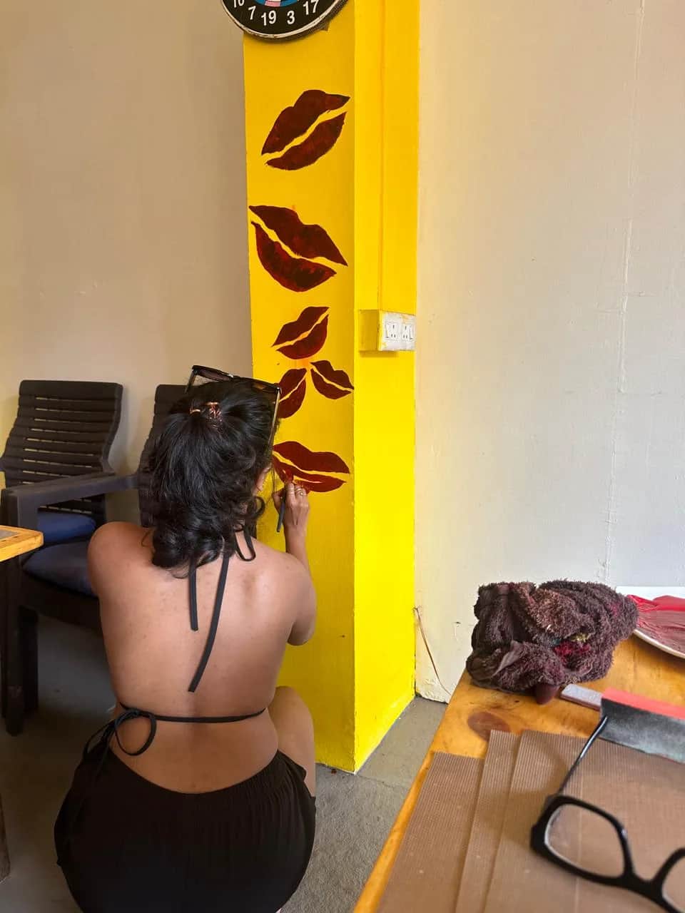 Garden canvas painting session during an art retreat