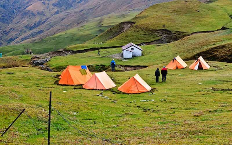 Brahmatal trek day 1 — oak forest trail from Lohajung to Bekaltal