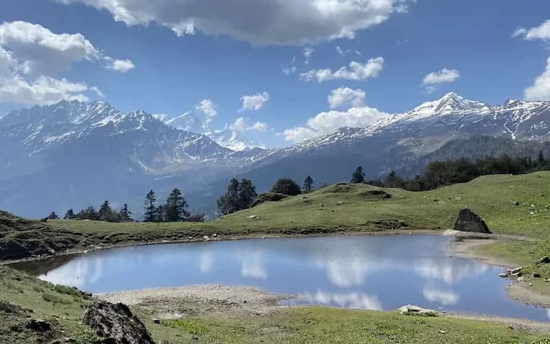 The vast alpine meadows surrounding the Kuari Pass route